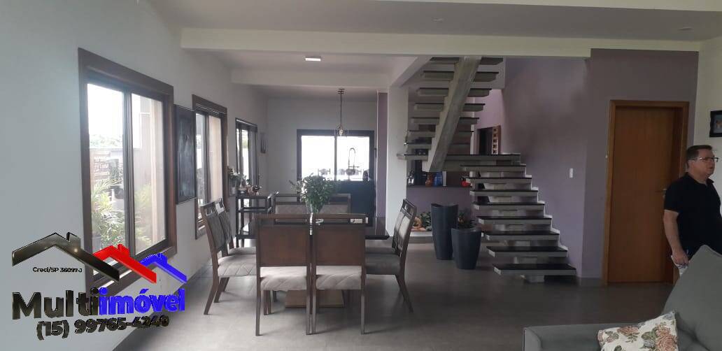 Casa com 291 m² de construção, amplos ambientes!