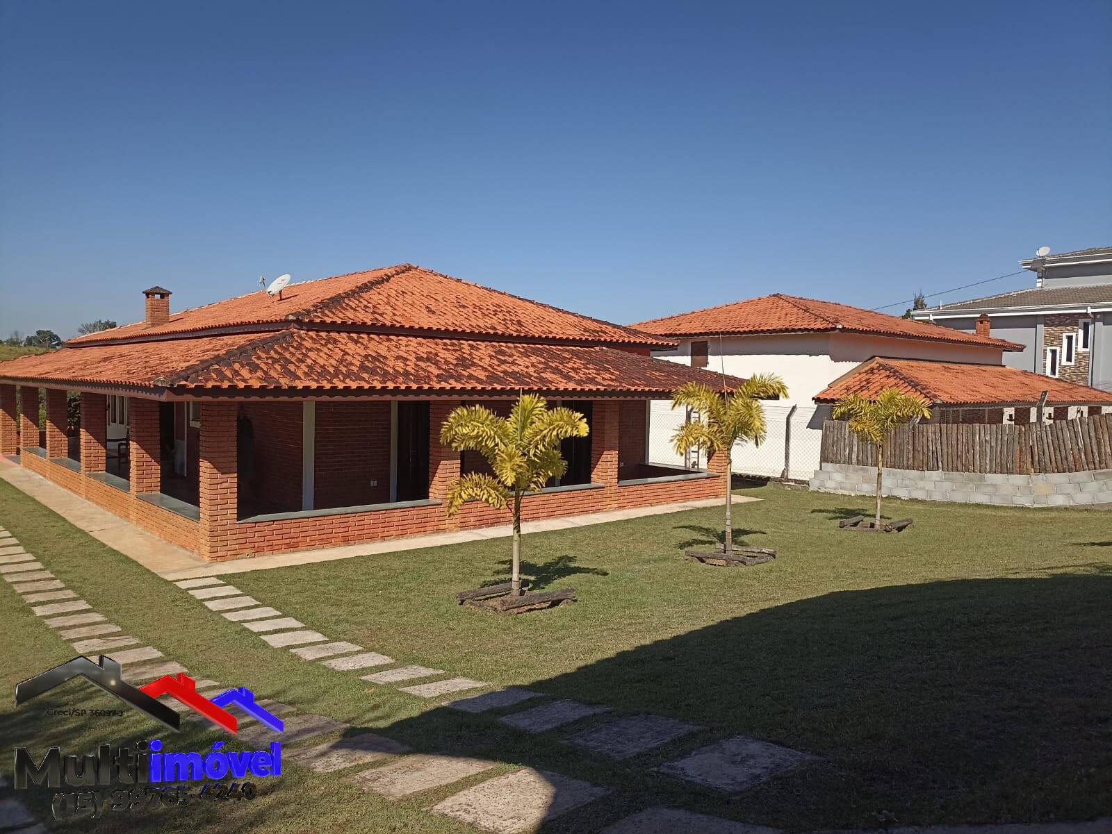 Chácara, 4 quartos, 1645 m² - Foto 1